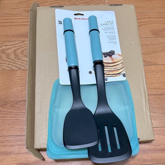 Kitchen Aid 2 Piece Turner Set, Short & Slotted, Euro Peeler, Turquoise & Black - Picture 3 of 7